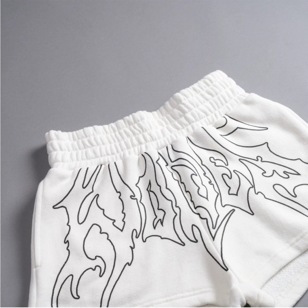 LOYALTY V4 EVERSON SWEAT SHORTS IN CREAM